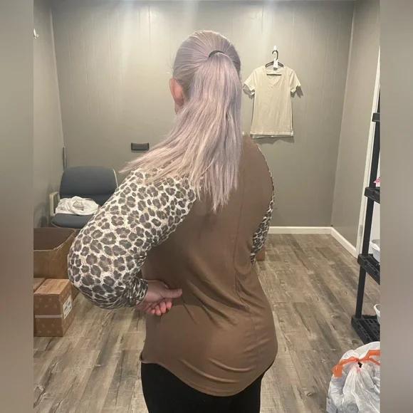 Zenana mocha leopard long sleeve tee - Picture 3 of 4